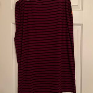 Old Navy XL NWT pencil skirt.  Never been worn.